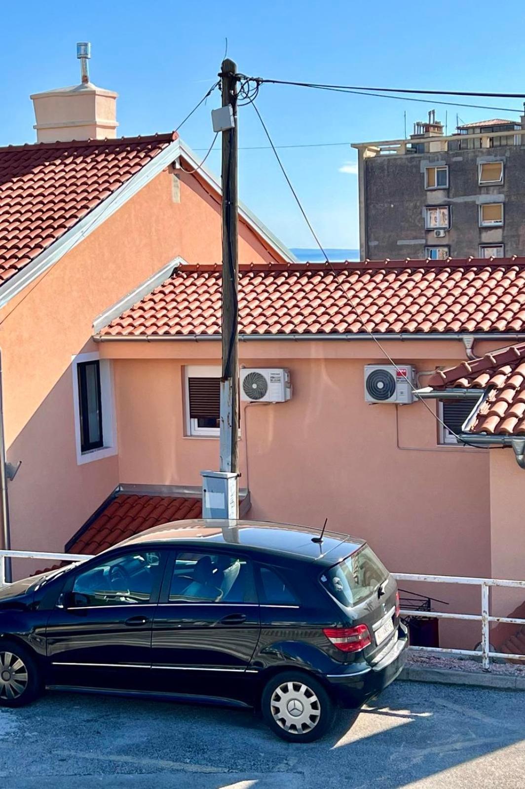 Sweet Living In Apartment